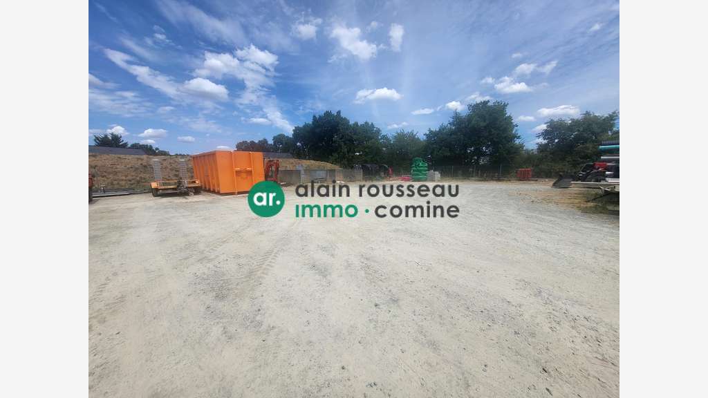 A louer local 340m² sur 2200m² à Angers Ouest