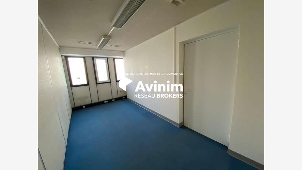 A louer locaux 222m² à Saint-Martin-d'Hères