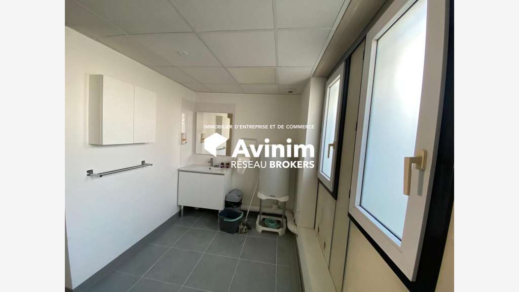 A louer locaux 222m² à Saint-Martin-d'Hères