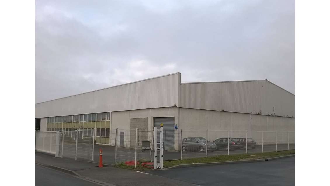 À louer local de 2 150m² à Saint-Martin-sur-le-Pré