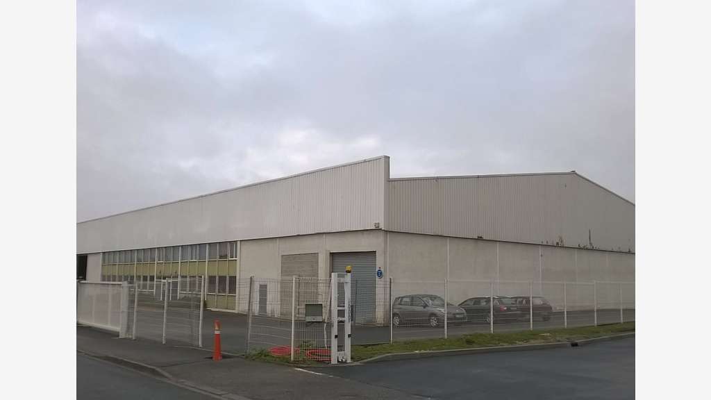 À louer local de 2 150m² à Saint-Martin-sur-le-Pré