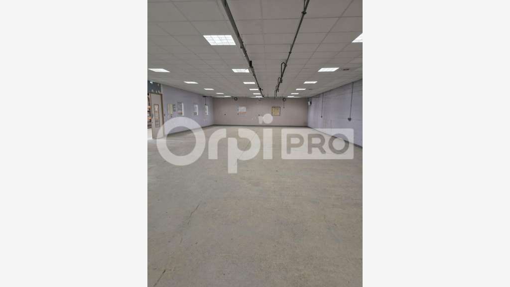 A louer entrepôt 1400m² avec bureau Saint-Martin