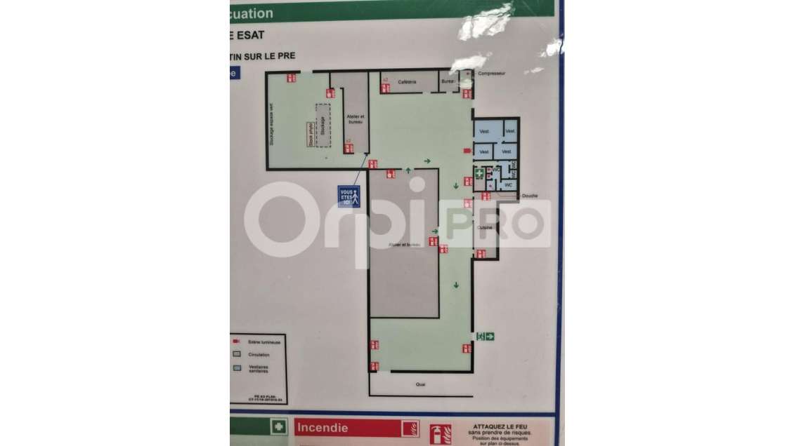 A louer entrepôt 1400m² avec bureau Saint-Martin