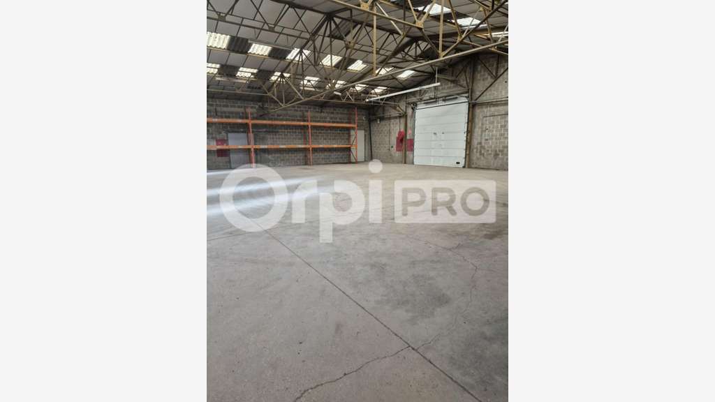 A louer entrepôt 1400m² avec bureau Saint-Martin