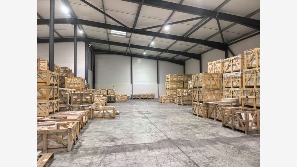 A louer entrepôt récent 670m² ZA Saint-Maximin