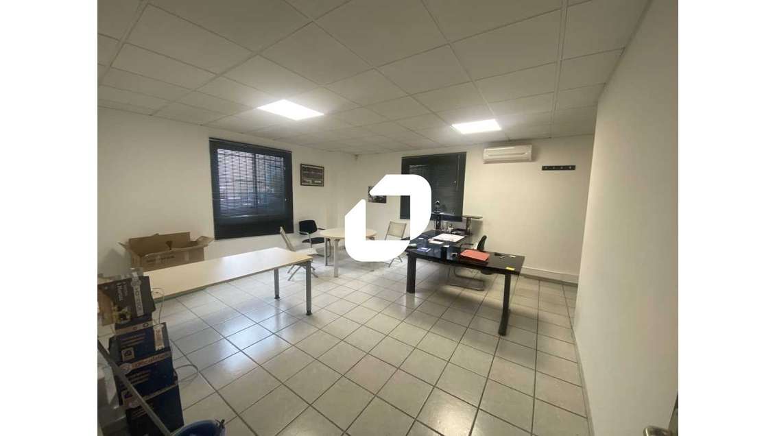 Dans une zone d'activité très dynamique de Saint M