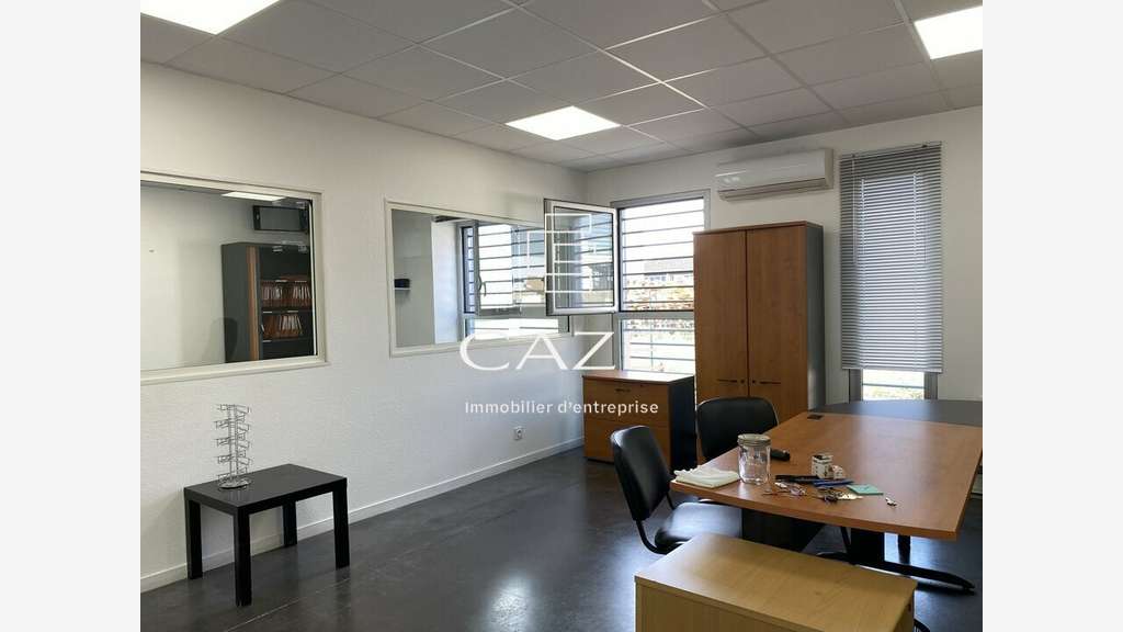Loue 441m² + stockage extérieur 2 000m² Gironde
