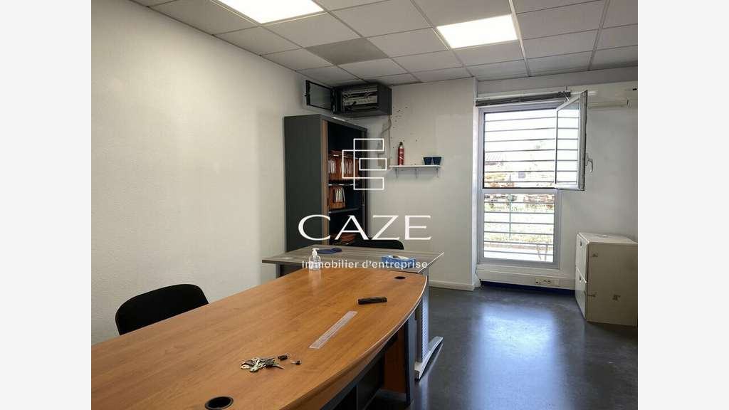 Loue 441m² + stockage extérieur 2 000m² Gironde