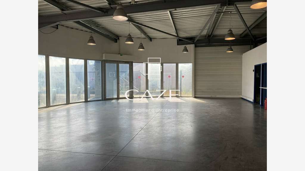 Loue 441m² + stockage extérieur 2 000m² Gironde