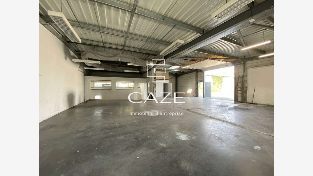 Loue 441m² + stockage extérieur 2 000m² Gironde