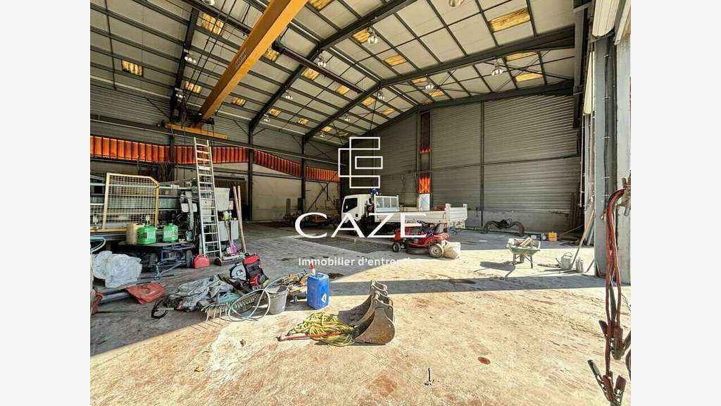 A louer bâtiment avec un grand foncier proche A62