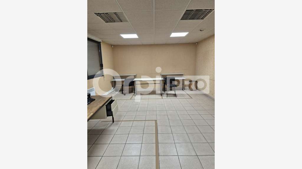 A louer entrepôt 460m² à Saint-Memmie