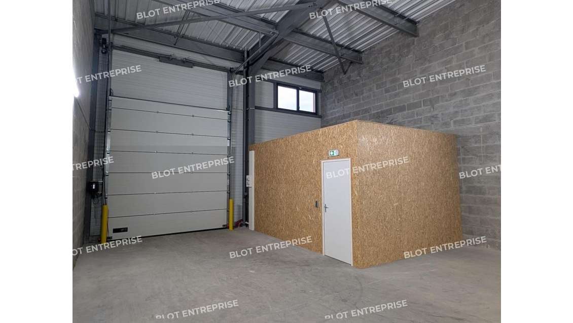 A louer locaux d'activités 145m² à Saint-Nazaire