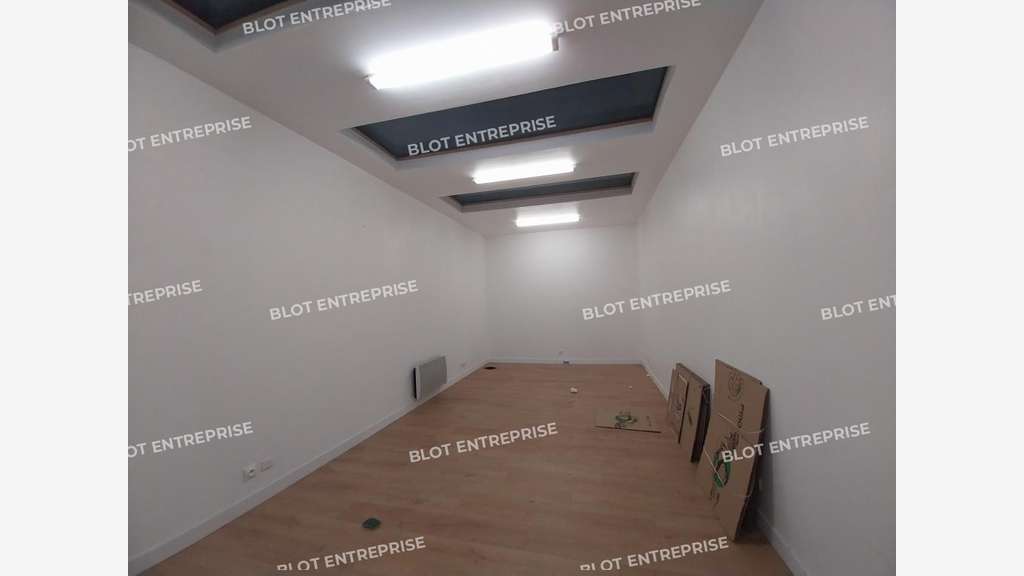 A louer locaux 625m² Saint-Nazaire Zone de Brais