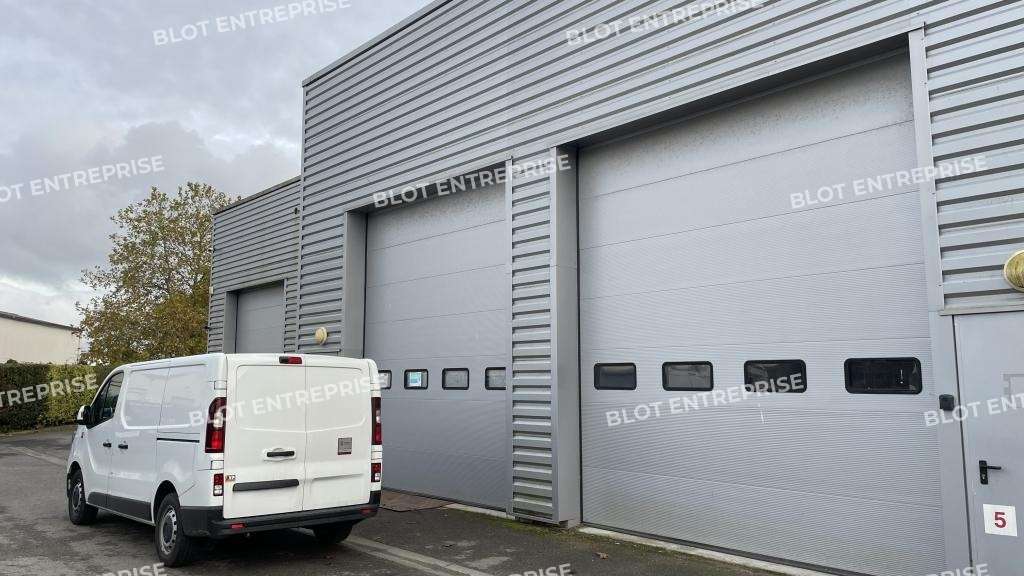 A louer locaux d'activités de 149m² Saint Nazaire