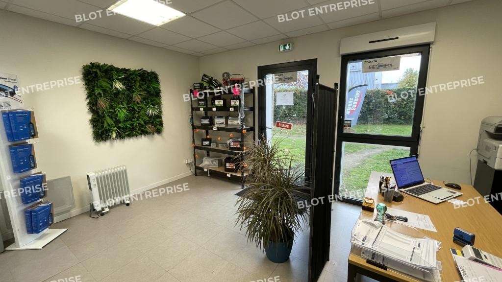 A louer locaux d'activités de 149m² Saint Nazaire