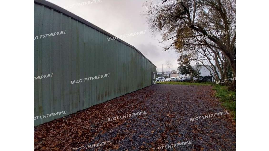 A louer locaux d'activités 377m² Saint-Nazaire