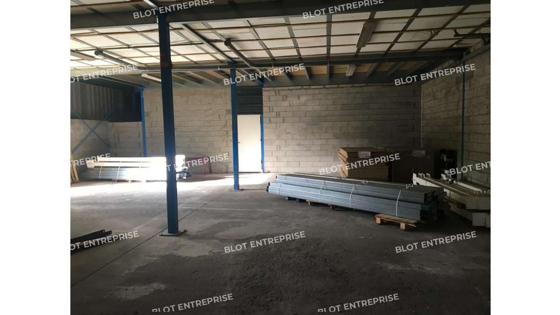A louer entrepôt  216m² à Saint-Nazaire