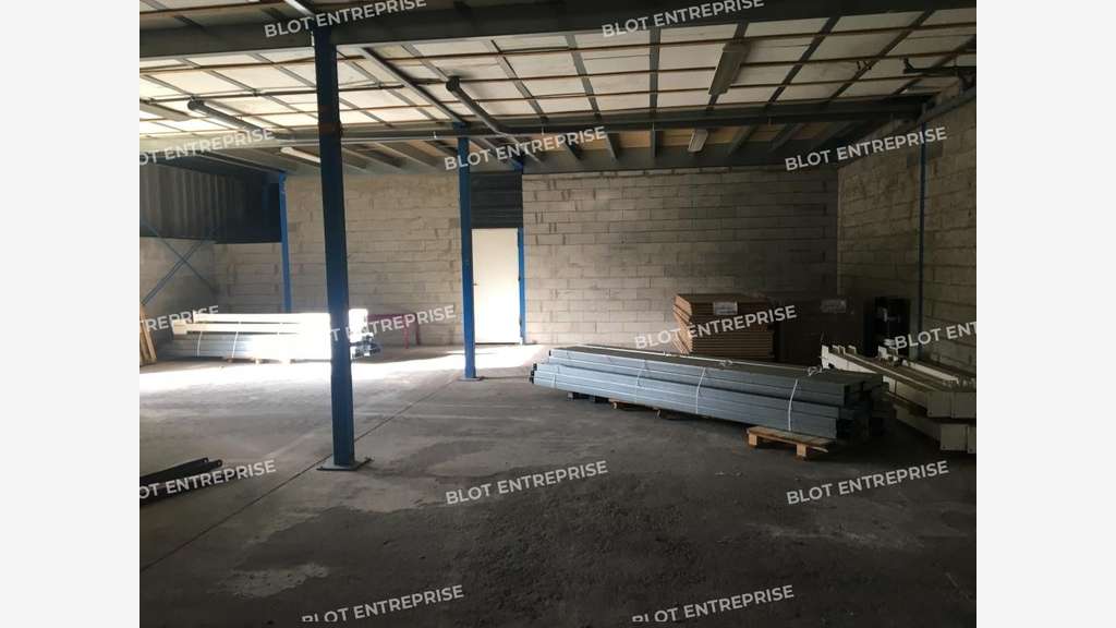A louer entrepôt 216m² à Saint-Nazaire