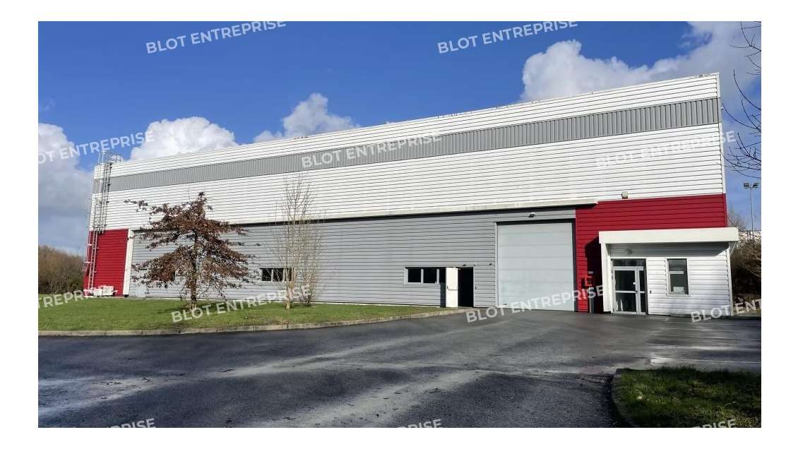 A louer locaux 1116m² Saint-Nazaire zone de Brais
