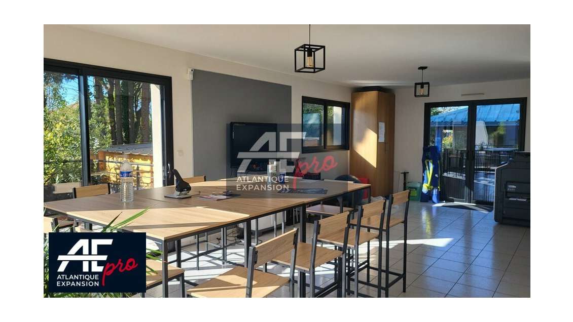 Loue local activités bureaux 327m² à Saint Nazaire