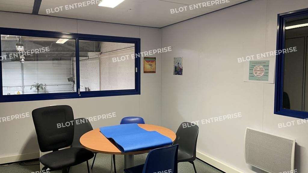 A louer locaux activités 625m² St-Nazaire Océanis