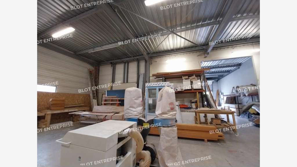 A louer locaux 651m² zone de Brais à Saint-Nazaire