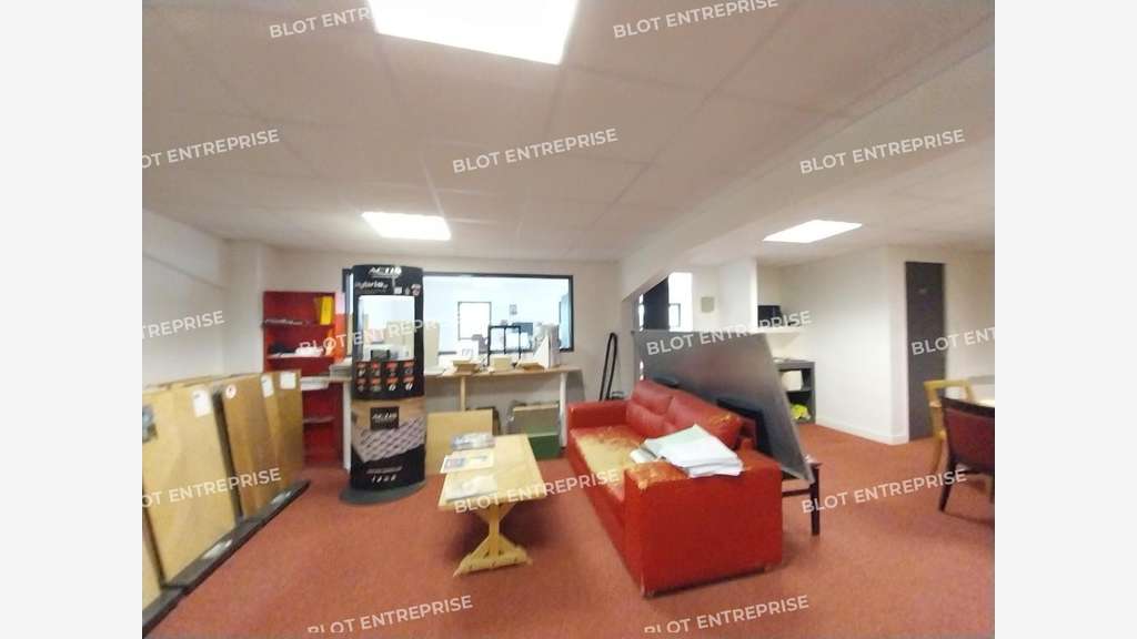 A louer locaux 651m² zone de Brais à Saint-Nazaire