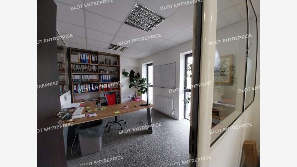 A louer locaux 651m² zone de Brais à Saint-Nazaire