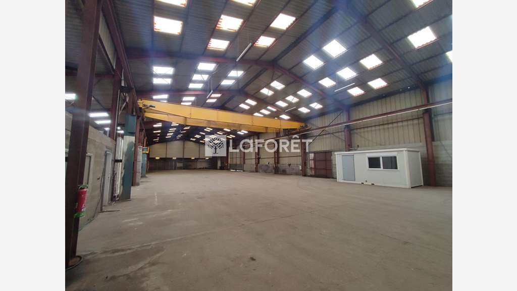 Entrepôt 1500m² à louer à Saint-Nicolas-de-Redon