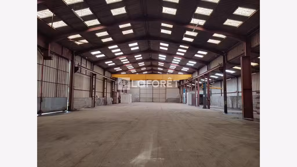 Entrepôt 1500m² à louer à Saint-Nicolas-de-Redon
