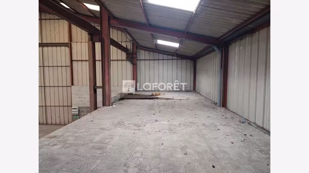 Entrepôt 1500m² à louer à Saint-Nicolas-de-Redon