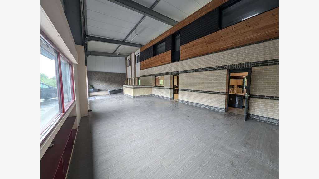 A louer local 972m² proche de Saint Omer