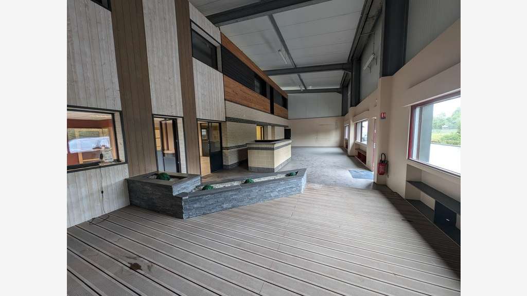 A louer local 972m² proche de Saint Omer