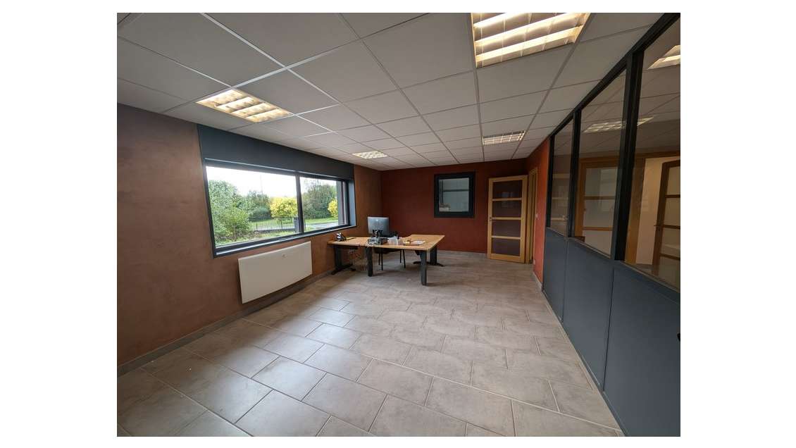 A louer local commercial 540m² proche Saint Omer