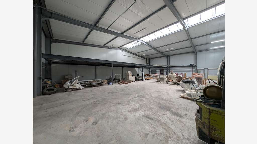 A louer local commercial 540m² proche Saint Omer