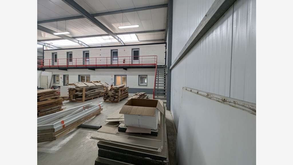 A louer local 1116m² proche de Saint-Omer