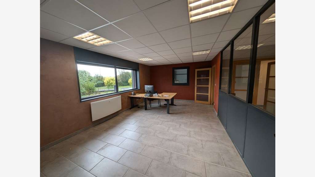 A louer local 1116m² proche de Saint-Omer