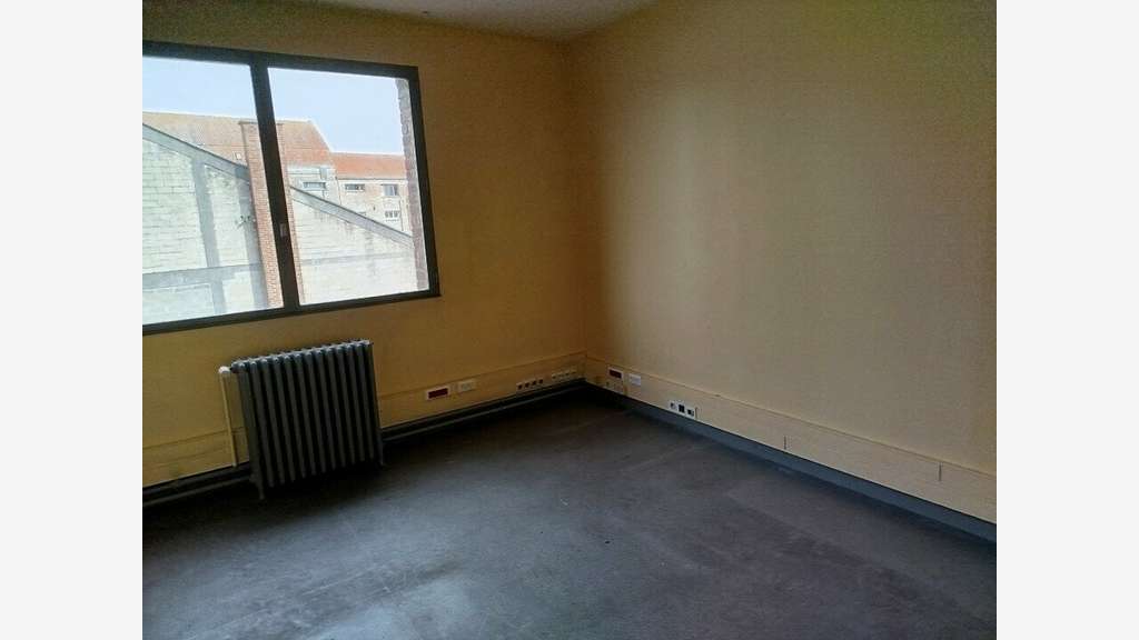 A louer local d'activité 1300m² à Saint-Omer (62)