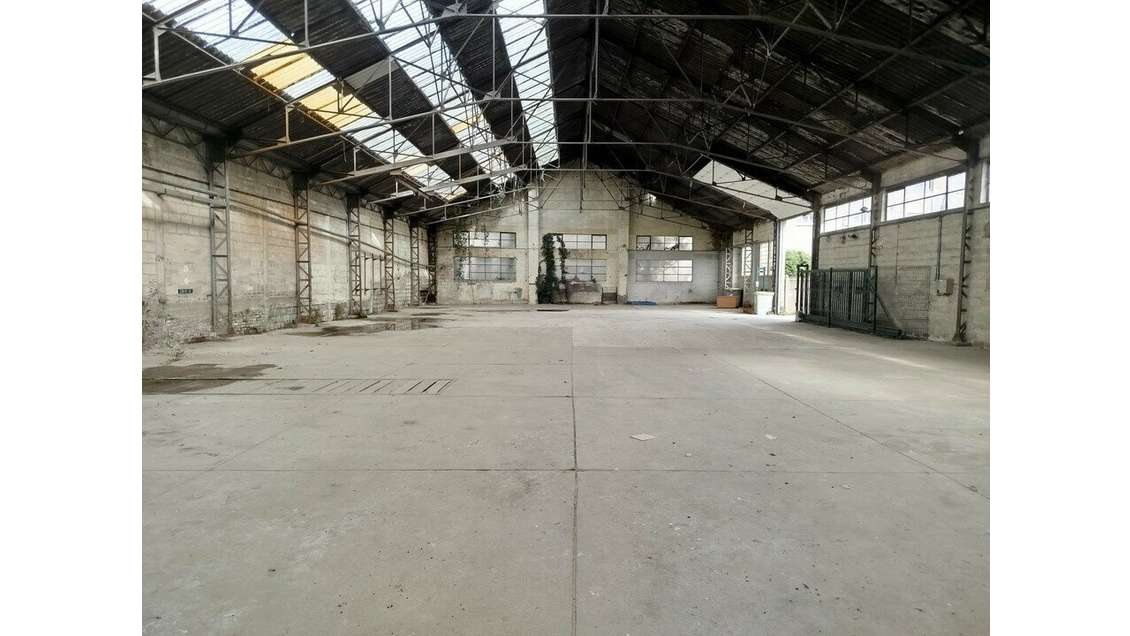 A louer local d'activité 1300m² à Saint-Omer (62)