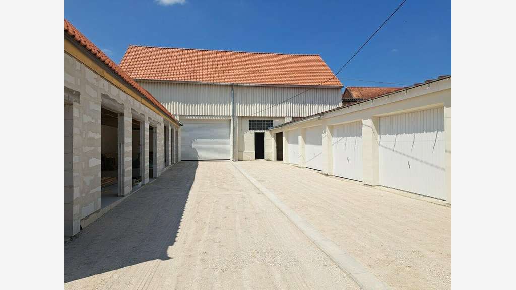 Entrepôt 120m² à louer à Saint-Omer centre