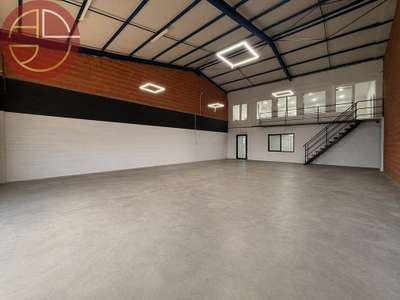 A louer entrepôt de 200m² Saint-Orens-de-Gameville