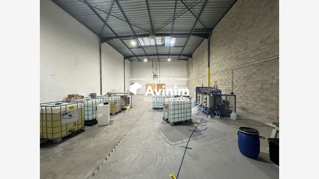 A louer local activités 559m² Docks de Saint Ouen