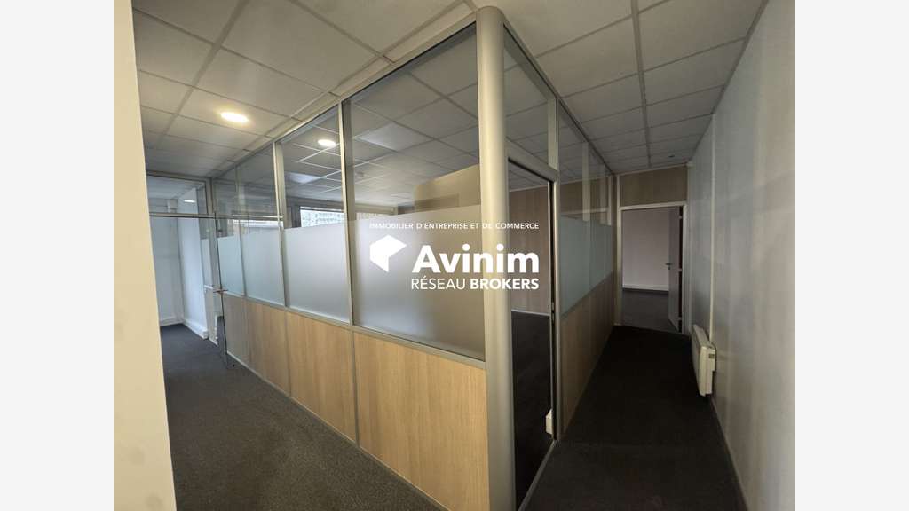 A louer local activités 559m² Docks de Saint Ouen