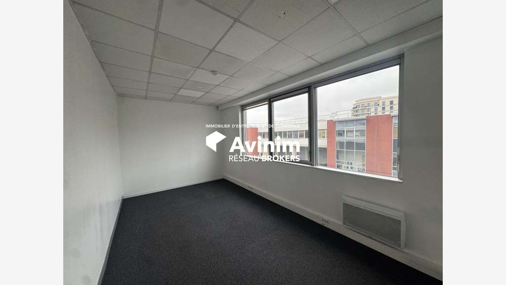 A louer local activités 559m² Docks de Saint Ouen