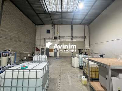 A louer local activités 559m² Docks de Saint Ouen