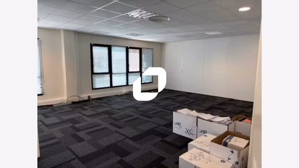 A louer Local d'activité 2032m² Saint ouen