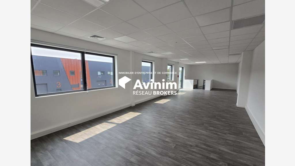 Location local 316m² St-Ouen-l'Aumône Vert Galant