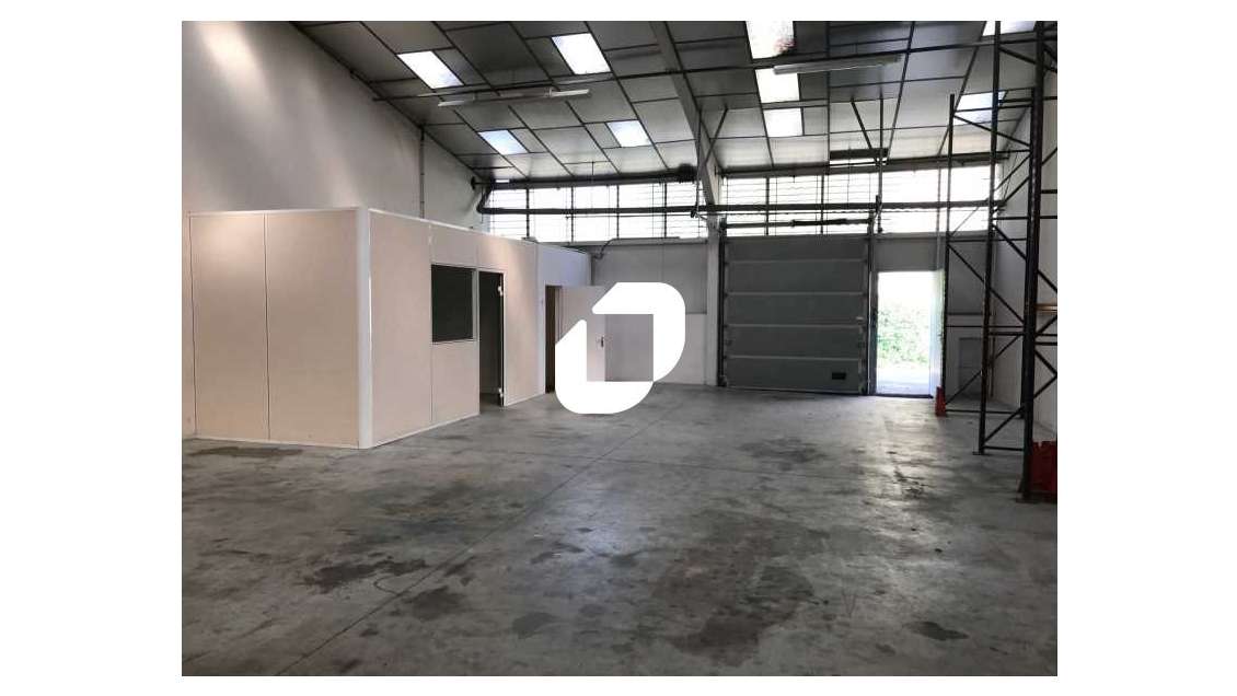 A louer Local d'activité 284m² Saint ouen l'aumone