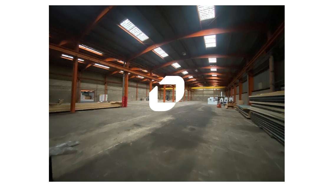 Situé à Saint-Ouen-l'Aumône dans la zone d'activit